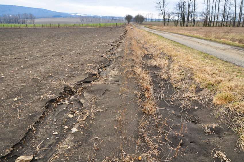 our soil is dying - Erosion, destruction soil environment